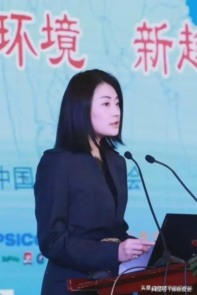 宗馥莉的丈夫李磊与女儿的照片